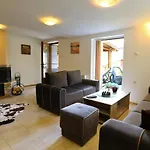 Feriehus “ния” *